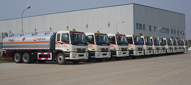 油罐車大批訂單準備出發(fā)