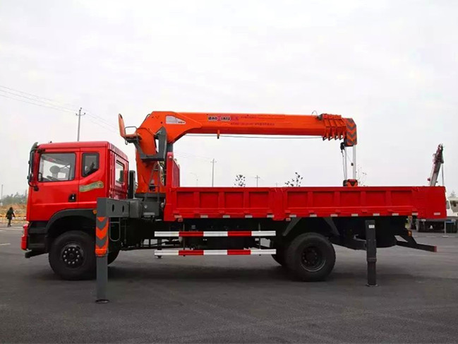 東風(fēng)D701（可裝3.2~8噸吊機）隨車吊帶自卸