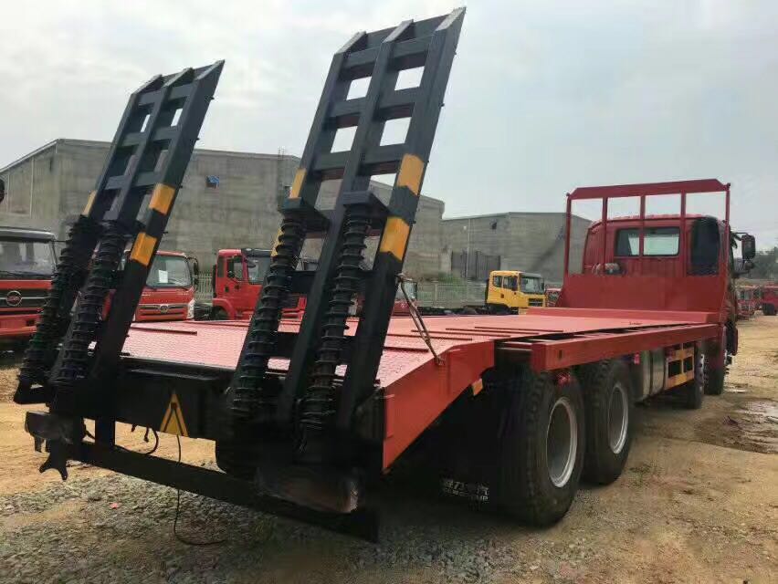 【國(guó)五】歐曼前四后八挖機(jī)平板車(chē) 【國(guó)五】歐曼前四后八挖機(jī)平板車(chē)