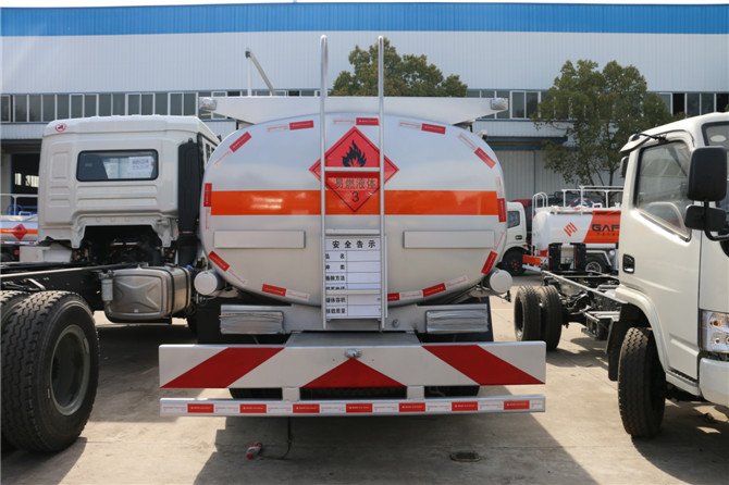 國五東風(fēng)5噸小型加油車