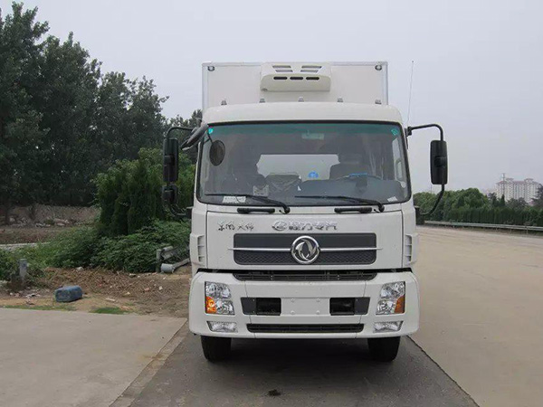 東風天錦7.4米冷藏車 東風天錦7.4米冷藏車