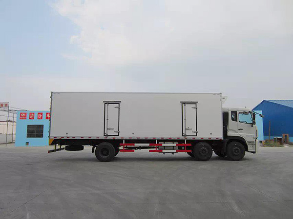 東風天龍9.4米貨廂冷藏車 東風天龍9.4米貨廂冷藏車