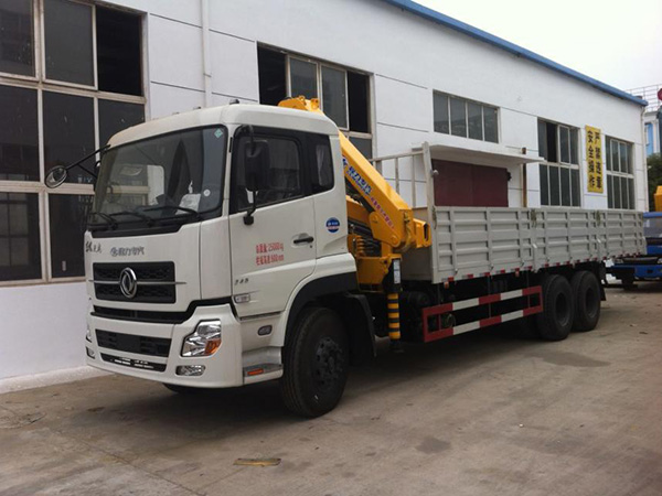 東風(fēng)天龍后八輪8.5米隨車(chē)吊