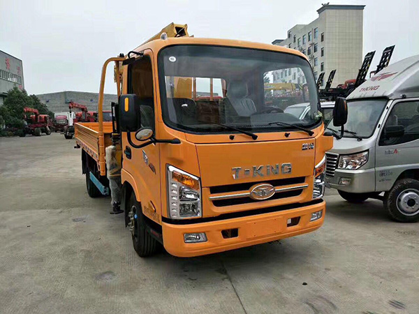 唐駿3.5米貨廂藍(lán)牌隨車(chē)吊 唐駿3.5米貨廂藍(lán)牌隨車(chē)吊