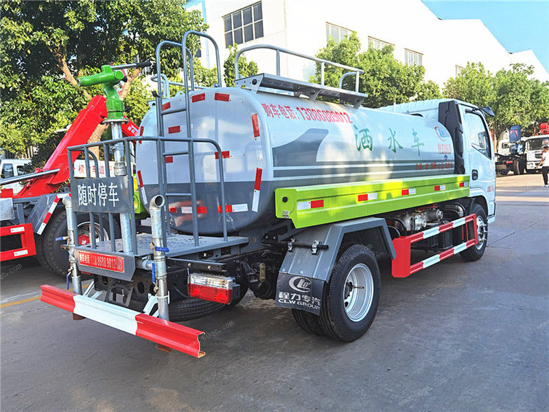 東風D6型5噸灑水車