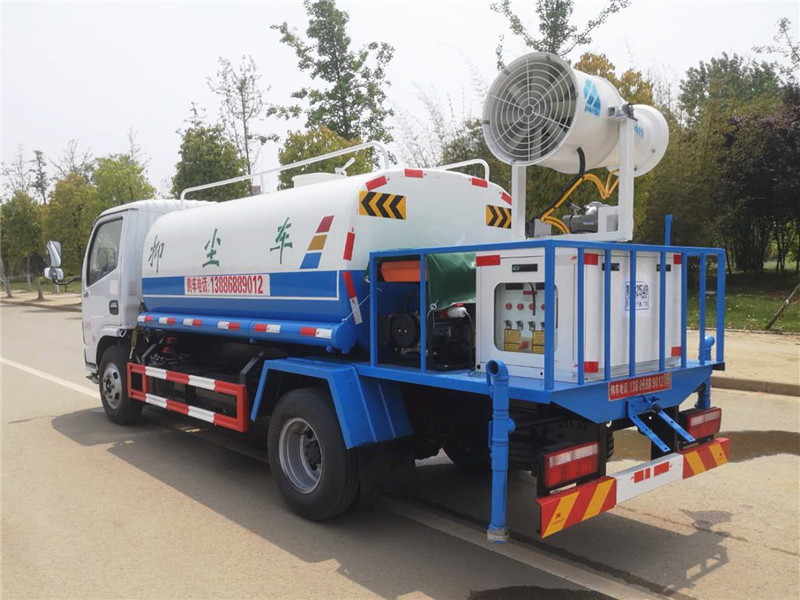 東風(fēng)多利卡藍(lán)牌霧炮車