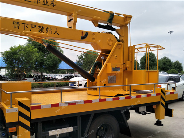 東風多利卡D6高空作業車