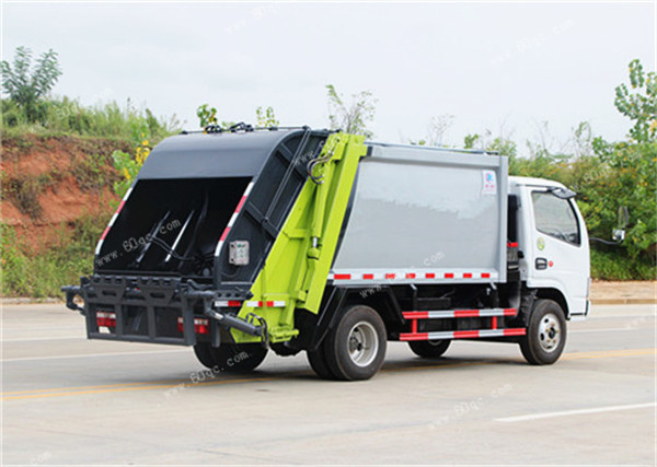 東風(fēng)小多利卡壓縮式垃圾車