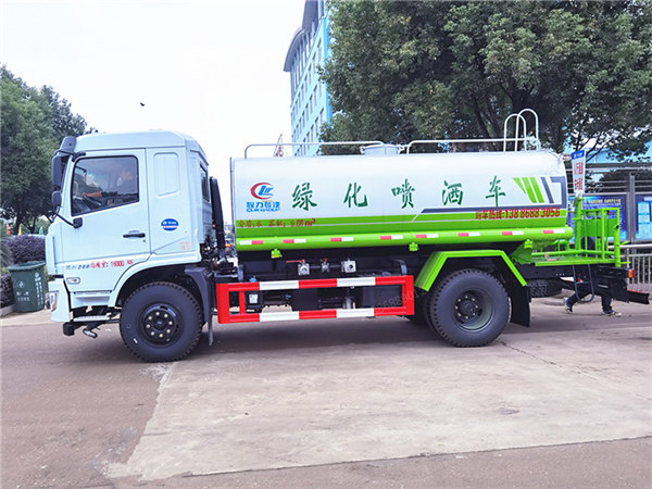 12噸灑水車多少錢，12噸灑水車包月出租要多少錢