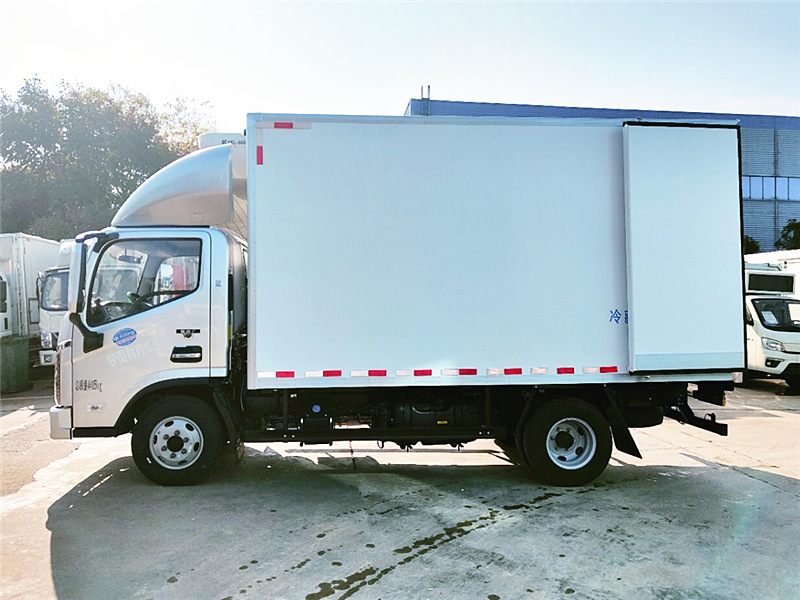 福田領(lǐng)航大G輕卡冷藏車